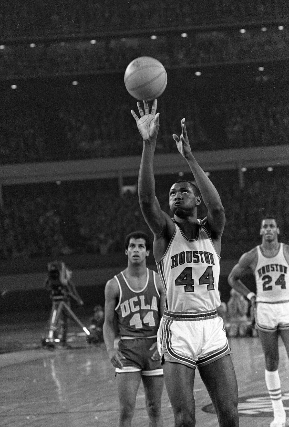 1968: Elvin Hayes helps Houston snap UCLA's 47-game winning streak